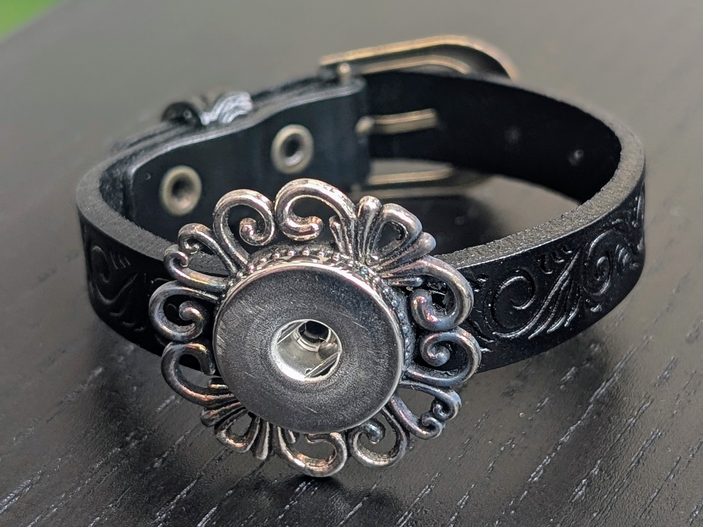 KD7975 Tooled Black Leather Snap Bracelet - Image 1