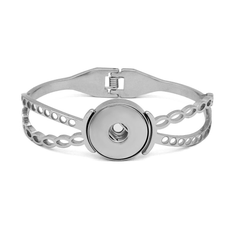 TF2203 Silver Snap Bracelet with Cutout Detail - Image 1
